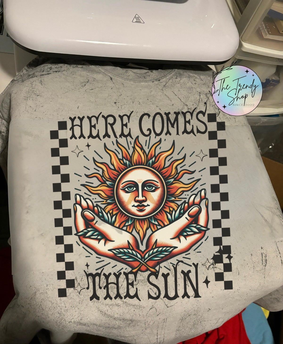 HERE COMES THE SUN COMFORT COLOR TEE