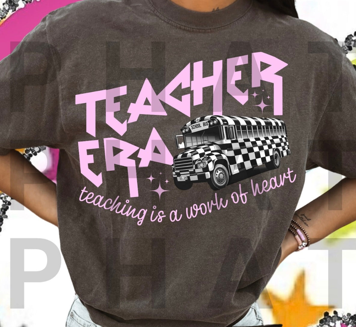 TEACHER ERA COMFORT COLOR PRINTED TEE